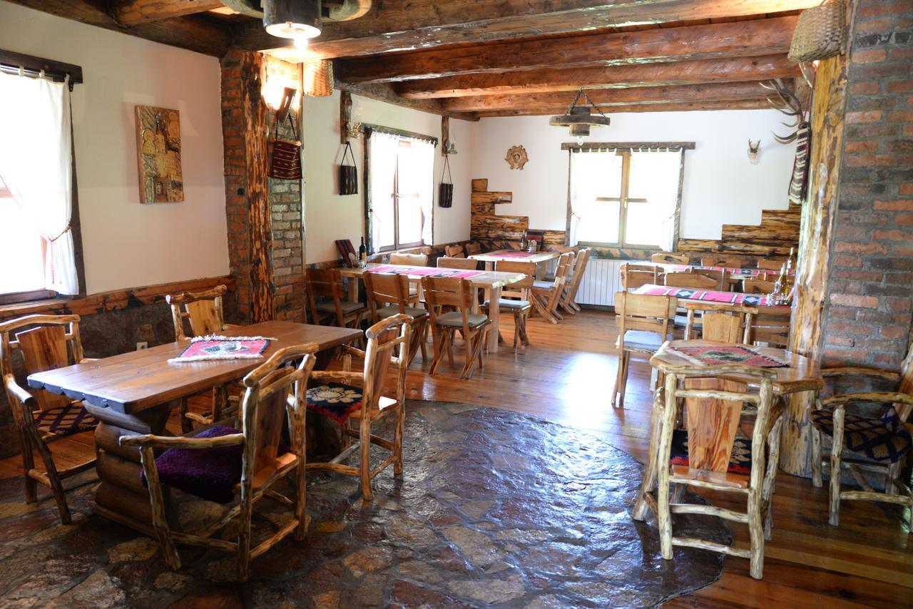 Motel Nacionalni Restoran Ognjiste Koruge Exteriör bild