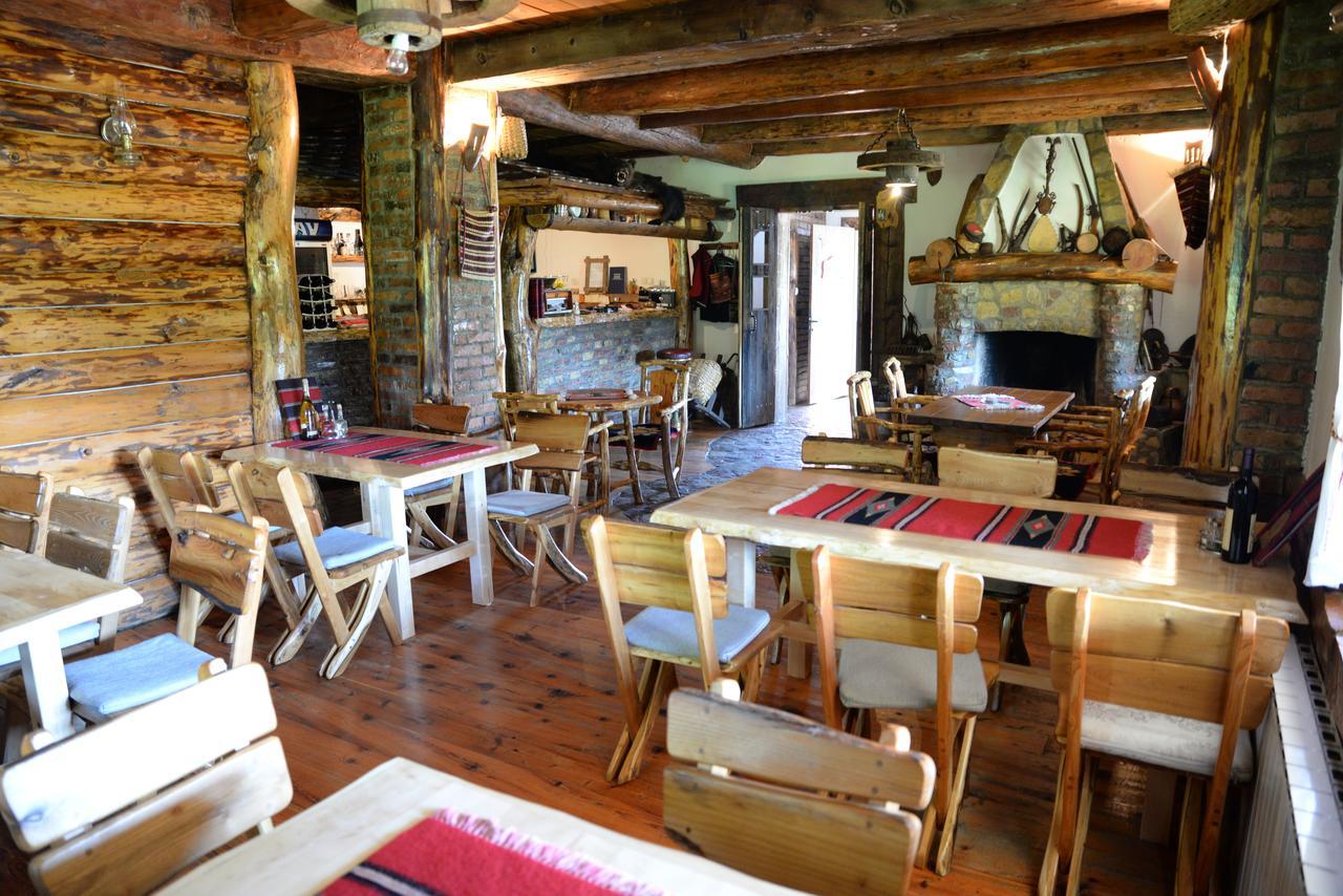 Motel Nacionalni Restoran Ognjiste Koruge Exteriör bild
