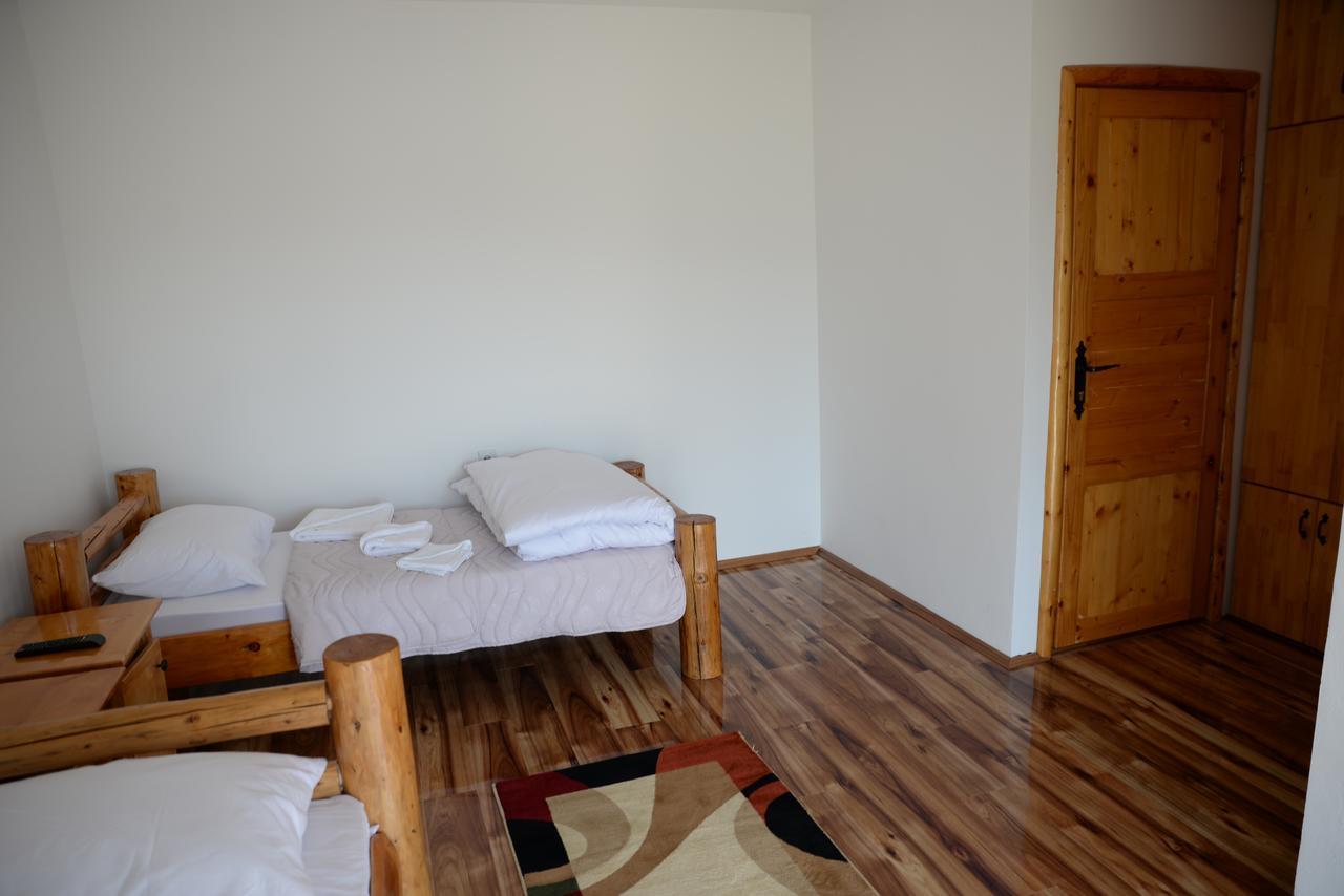 Motel Nacionalni Restoran Ognjiste Koruge Exteriör bild