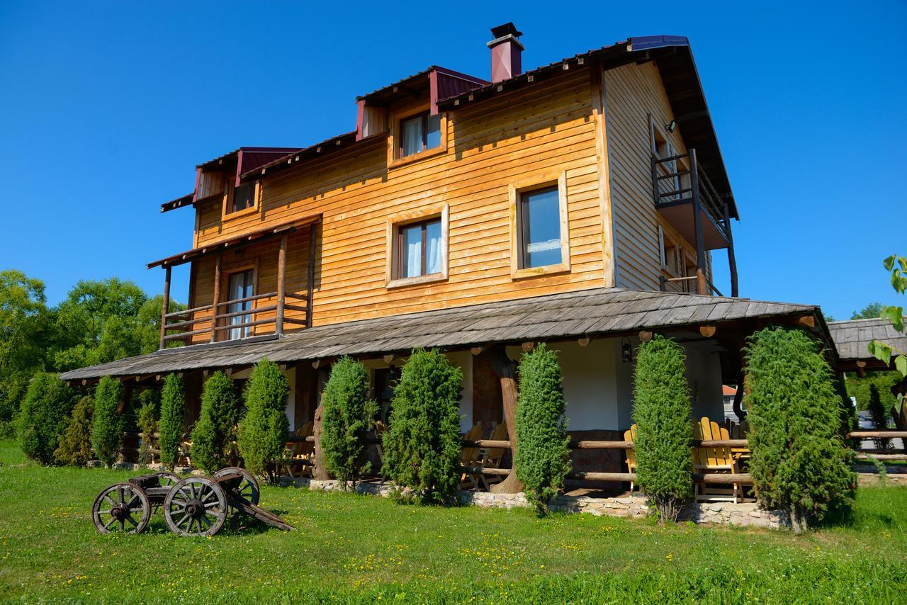 Motel Nacionalni Restoran Ognjiste Koruge Exteriör bild